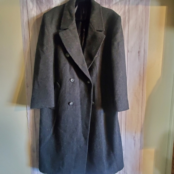 London Fog. 100% wool charcoal grey herringbone pattern. 42short. Heavy - Picture 1 of 12